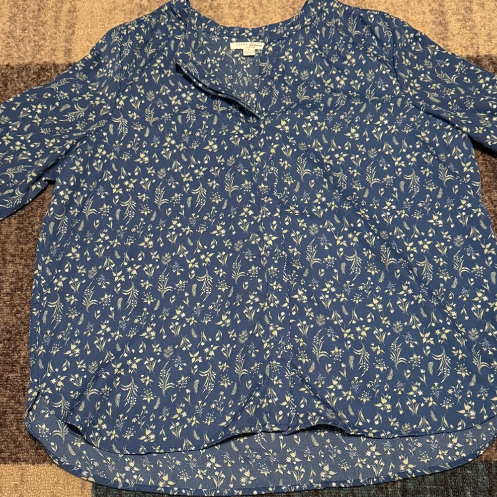Jachs Girlfriend Navy Floral Button Down Shirt size Small